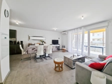 À vendre à Fréjus – Quartier Valescure : appartement 3 pièces récent, entièrement meublé, avec grande terrasse plein sud, garage double et piscine, dans résidence privée sécurisée proche plages et com