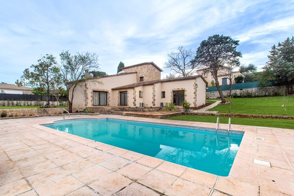 Maison à vendre 7 pièces VALBONNE (06)