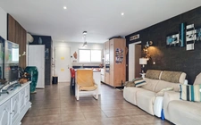 À vendre à Fréjus (83), dans le Var : magnifique rez-de-villa de 4 pièces, indépendant avec jardin privatif de 193 m², proche plages et Port-Fréjus. Confort moderne, calme et prestations de qualité