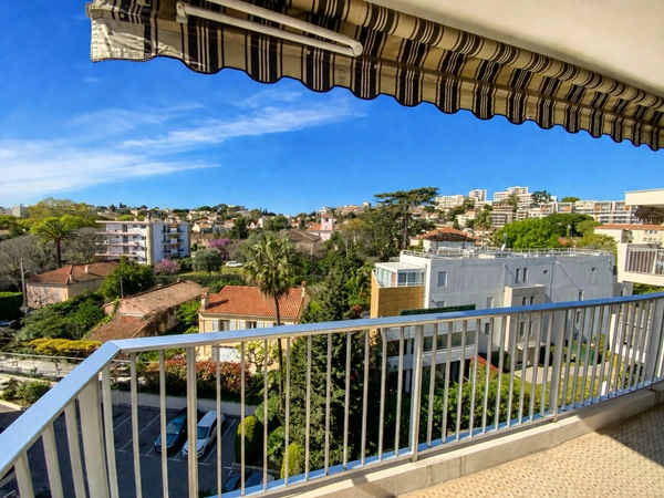 Appartement à vendre 4 pièces, cave et garage ANTIBES (06)
