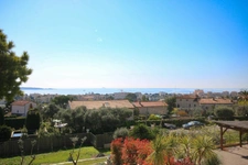  Villa for sale with sea view in Golfe Juan (06)