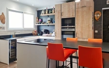 À vendre à Fréjus (83), dans le Var : magnifique rez-de-villa de 4 pièces, indépendant avec jardin privatif de 193 m², proche plages et Port-Fréjus. Confort moderne, calme et prestations de qualité