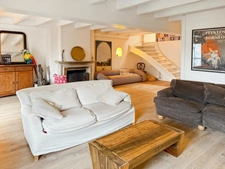 Maison à vendre 7 pièces GRILLY (01)