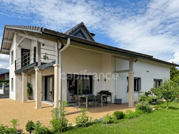 Maison à vendre 8 pièces PREVESSIN MOENS (01)