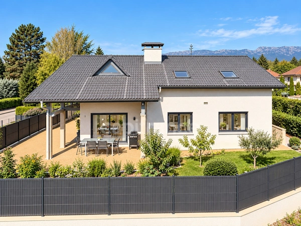 Maison à vendre 8 pièces PREVESSIN MOENS (01)