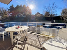 Beautiful penthouse apartment, 68m2 of floor space, with balcony - 2 bedrooms, sold with cellar, garage and outdoor parking in the village centre