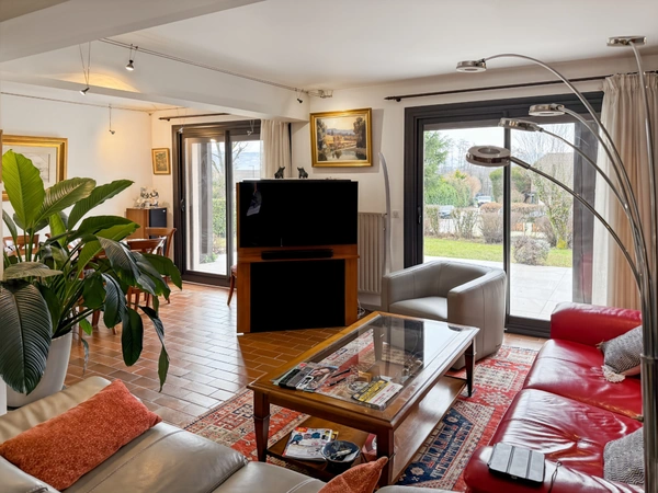 Maison à vendre 9 pièces  (01)