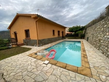 Maison 4 faces 4 pièces avec piscine à Codalet (66500)