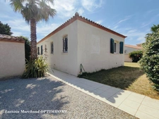 Maison 4 faces de plain pieds 4 chambres et piscine à Nefiach