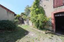 Maison de Village 87 m²- 4 Pièces - 2 Chambres - Gite à rénover - Grange - Dépendances sur parcelle de 1238 m² - SAINT LEGER MAGNAZEIX 87190
