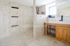 Maison entièrement rénovée sur deux niveaux indépendants de 129 m² - 6 pièces - 3 chambres sur terrain clos de 1744 m² - 87210 LE DORAT