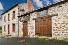Propriété de Charme - Gîte de 103 m² - Capacité 12 personnes - 4 Chambres - Piscine et dépendances - terrain 11 500 m² environ  ARNAC LA POSTE (87)