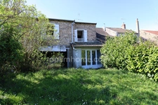 MAISON DE VILLAGE DE 140 m² - 6 pièces - 3 chambres - terrain 415 m² (87190 SAINT HILAIRE LA TREILLE)