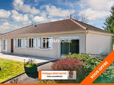 Maison de plain Pied de 104 m² - 7 pièces -  5 chambres - Véranda - Garage - sur parcelle de Terrain Clos de 1500 m² - MAGNAC LAVAL (87)