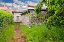 Maison de Ville sur deux niveaux - 3 pièces - 2 chambres  - Dépendance - Garage - Terrain 609 m²  - 87210 LE DORAT