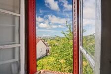 Maison de charme  de 104 m² - 4 pièces - 3 chambres ave cour et garage -  MAGNAC LAVAL (87)