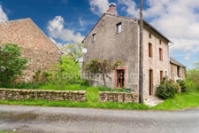 Maison de Charme - 166 m² - 5 pièces  - 3 Chambres - 2 Granges - terrain 4300 m² environ -  SAINT HILAIRE LA TREILLE (87160)