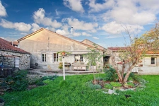Maison 5 pièces 85 m² plain pied   - 2 chambres - sur parcelle terrain de 900 m²  + grange MAGNAC LAVAL (87)