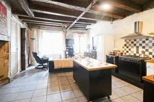 Maison de charme  de 104 m² - 4 pièces - 3 chambres ave cour et garage -  MAGNAC LAVAL (87)
