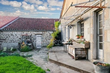 Maison 5 pièces 85 m² plain pied   - 2 chambres - sur parcelle terrain de 900 m²  + grange MAGNAC LAVAL (87)