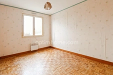Maison de plain Pied de 104 m² - 7 pièces -  5 chambres - Véranda - Garage - sur parcelle de Terrain Clos de 1500 m² - MAGNAC LAVAL (87)