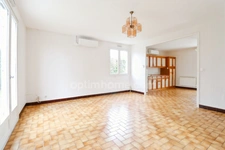 Maison de plain Pied de 104 m² - 7 pièces -  5 chambres - Véranda - Garage - sur parcelle de Terrain Clos de 1500 m² - MAGNAC LAVAL (87)