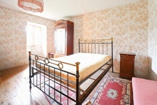 Maison de centre bourg - 116 m² - 6 Pièces - 4 chambres - Garage - Terrasse et Jardin - Terrain Non attenant 455m² - MAGNAC LAVAL 