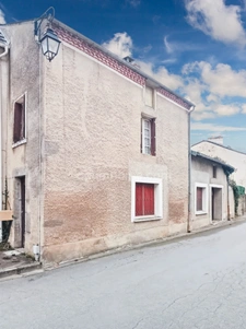 Maison de centre bourg - 116 m² - 6 Pièces - 4 chambres - Garage - Terrasse et Jardin - Terrain Non attenant 455m² - MAGNAC LAVAL 