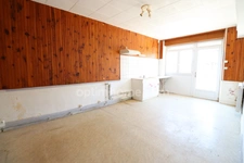 MAISON DE VILLAGE DE 140 m² - 6 pièces - 3 chambres - terrain 415 m² (87190 SAINT HILAIRE LA TREILLE)
