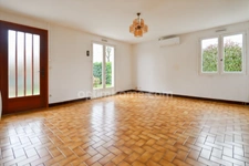 Maison de plain Pied de 104 m² - 7 pièces -  5 chambres - Véranda - Garage - sur parcelle de Terrain Clos de 1500 m² - MAGNAC LAVAL (87)