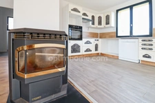 Maison entièrement rénovée sur deux niveaux indépendants de 129 m² - 6 pièces - 3 chambres sur terrain clos de 1744 m² - 87210 LE DORAT