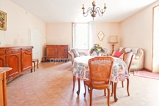 MAISON PLAIN PIED 2 Chambres - 77  m² + MAISON 3 niveaux - 3 Chambres - 82 m² - GARAGE et DEPENDANCES - terrain 1700 m² environ  MAGNAC LAVAL (87190)