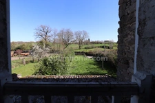 MAISON DE VILLAGE DE 140 m² - 6 pièces - 3 chambres - terrain 415 m² (87190 SAINT HILAIRE LA TREILLE)