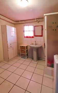 MAISON 135 m² - 7 Pièces - 4 CHAMBRES - sur Sous Sol Aménagé avec GARAGE sur Terrain de 792 m² 
