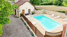 Propriété de Charme - Gîte de 103 m² - Capacité 12 personnes - 4 Chambres - Piscine et dépendances - terrain 11 500 m² environ  ARNAC LA POSTE (87)
