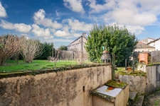 Maison de centre bourg - 116 m² - 6 Pièces - 4 chambres - Garage - Terrasse et Jardin - Terrain Non attenant 455m² - MAGNAC LAVAL 