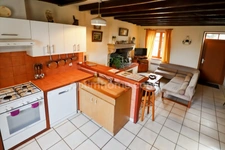 Propriété de Charme - Gîte de 103 m² - Capacité 12 personnes - 4 Chambres - Piscine et dépendances - terrain 11 500 m² environ  ARNAC LA POSTE (87)