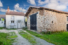 Maison 5 pièces 85 m² plain pied   - 2 chambres - sur parcelle terrain de 900 m²  + grange MAGNAC LAVAL (87)