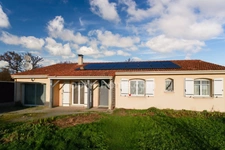 Maison contemporaine de Plain Pieds de 107 m² avec Piscine - 6 Pièces - 4 Chambres - Garage - Carport - Terrain 3525 m² - DROUX (87190)