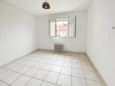 Maison de semi plain pied   4 pièces CHARMES (02)