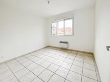 Maison de semi plain pied   4 pièces CHARMES (02)
