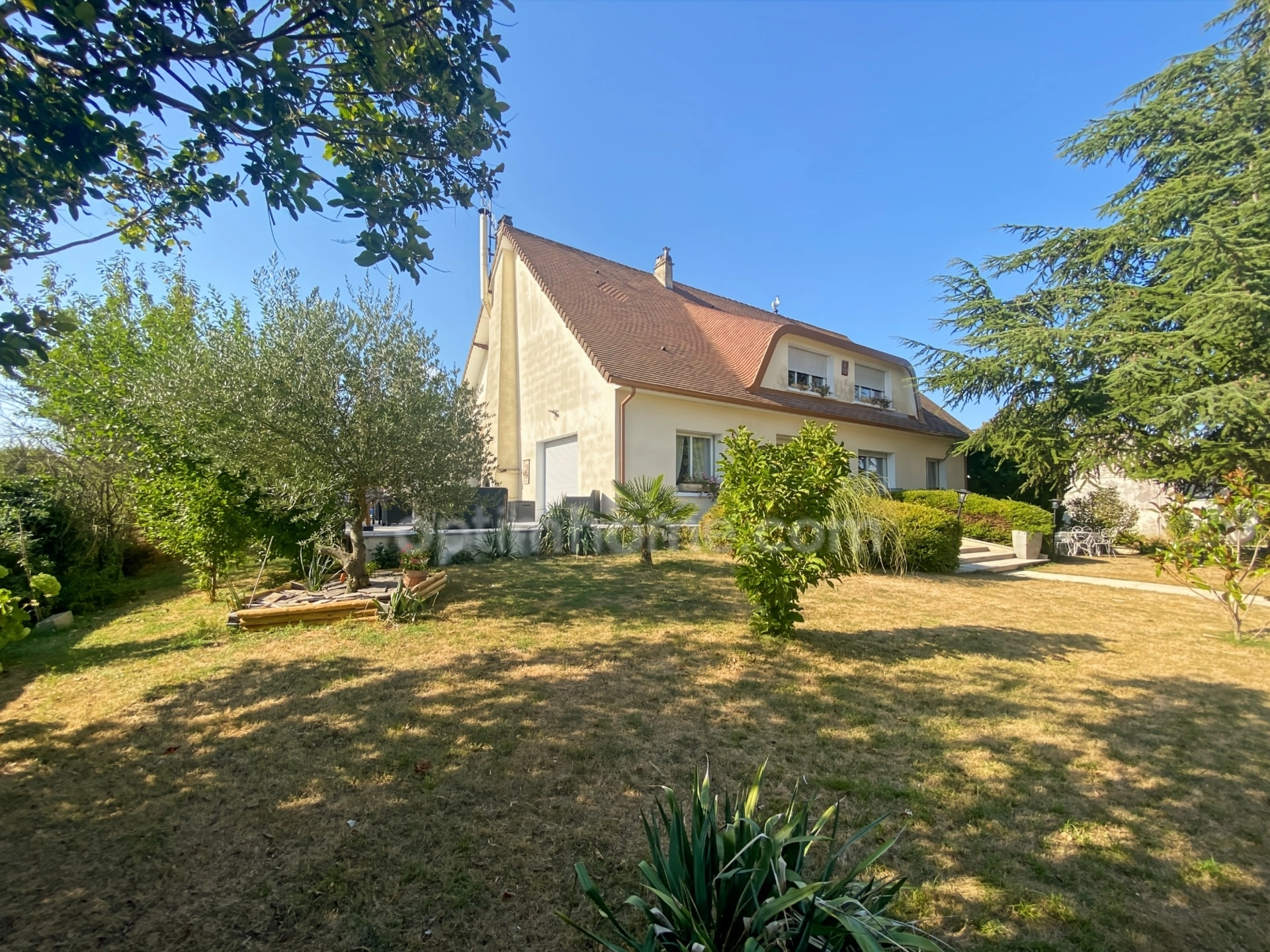 Maison 8 pièces 280 m² · à Vesles Et Caumont · 280 m² · 470 000 €