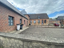 vente d un ensemble immobilièr de 4 maisons et 1 appartement louer 15 pièces Proche de VERVINS (02)