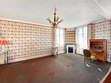 Très belle maison de  8 pièces CREPY (02)