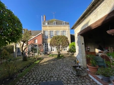  maison bourgeoise  de  8 pièces CREPY (02)