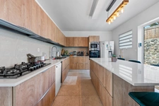 Maison à vendre 10 pièces SAINT GILLES LES BAINS (974)
