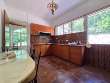 Villa T7 de 276 m² sur 1 661 m² de terrain plat – Bas de St-François