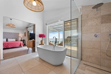 Maison à vendre 10 pièces SAINT GILLES LES BAINS (974)