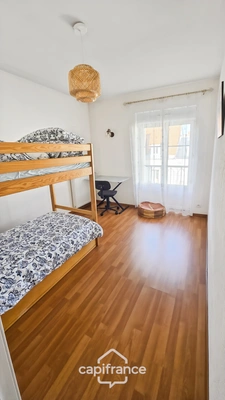 VICHY (03) - For sale - Penthouse apartment - 5 rooms + enclosed garage