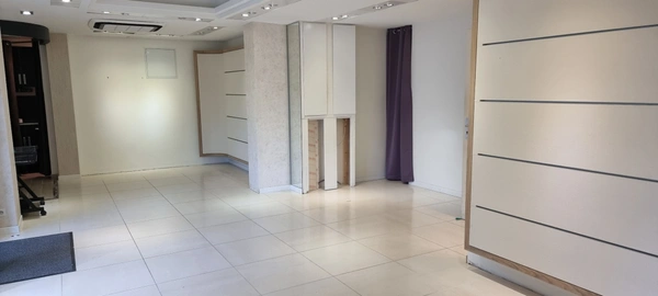 Dpt Ain (01), à louer DIVONNE LES BAINS Local commercial de 108 m² - Plain pied